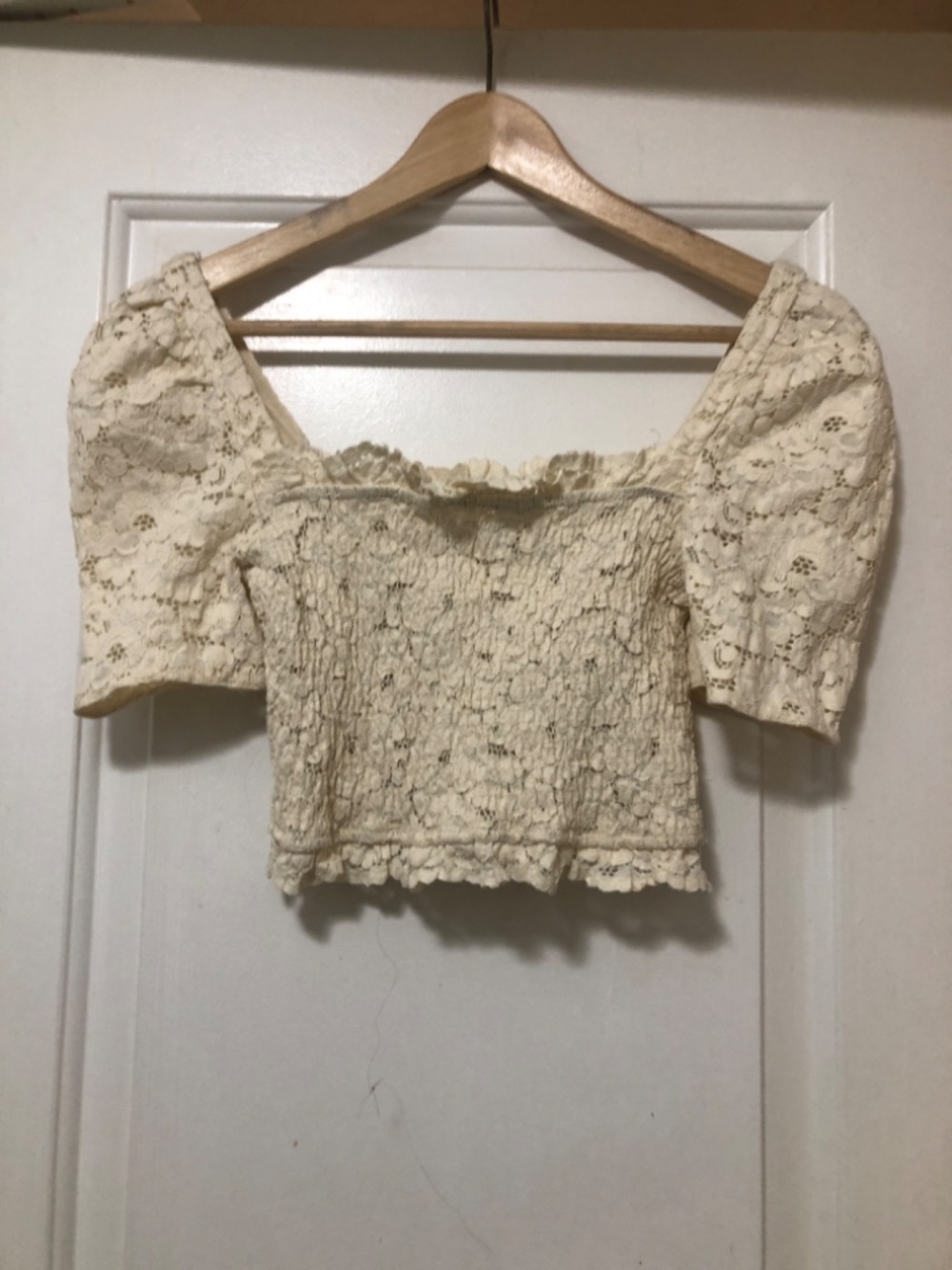 Zara cream-colored floral lace crop top featuring a square neckline Size XS - Picture 5 of 7